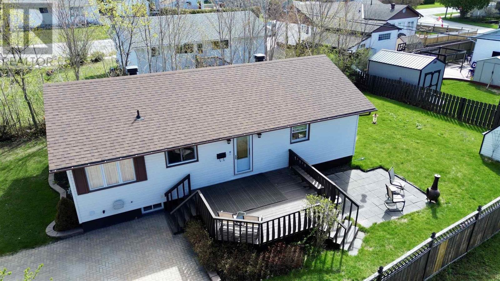 288 Mississauga Ave, Elliot Lake, Ontario  P5A 1E7 - Photo 3 - SM261075