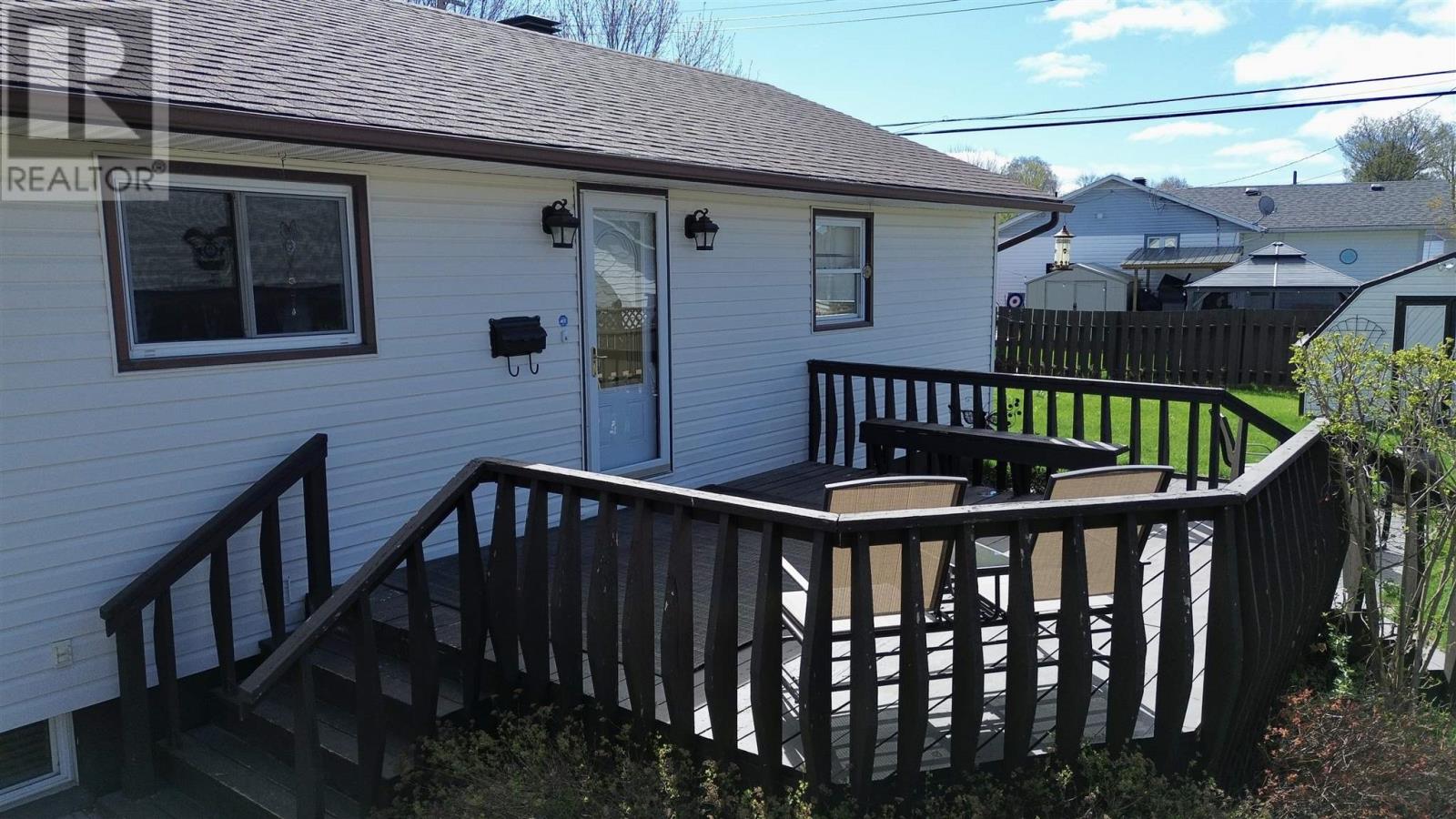 288 Mississauga Ave, Elliot Lake, Ontario  P5A 1E7 - Photo 4 - SM261075
