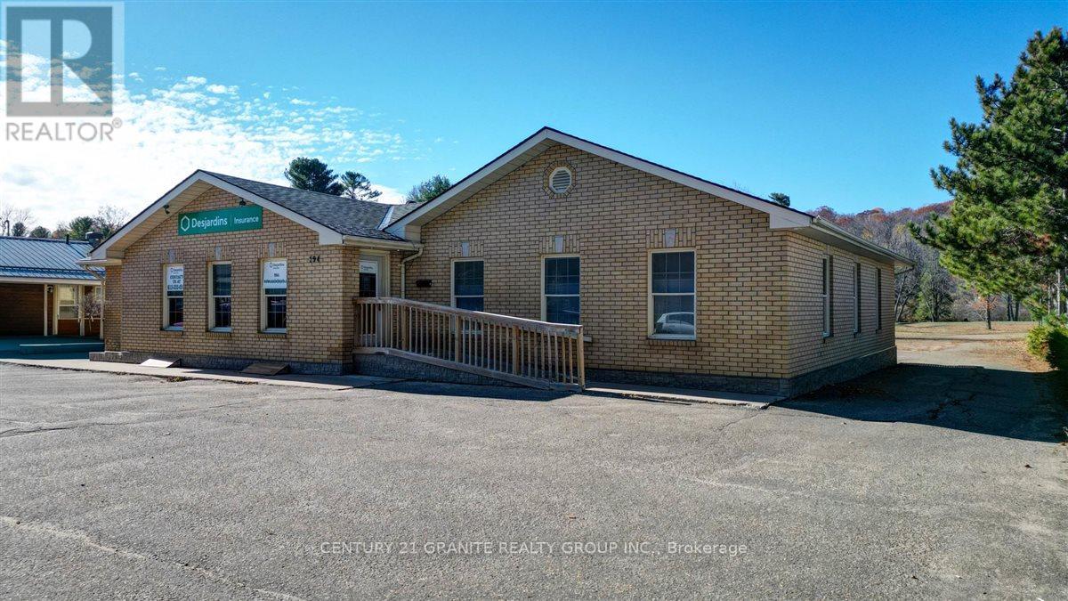 194 Hastings Street N, Bancroft, Ontario  K0L 1C0 - Photo 2 - X12935350