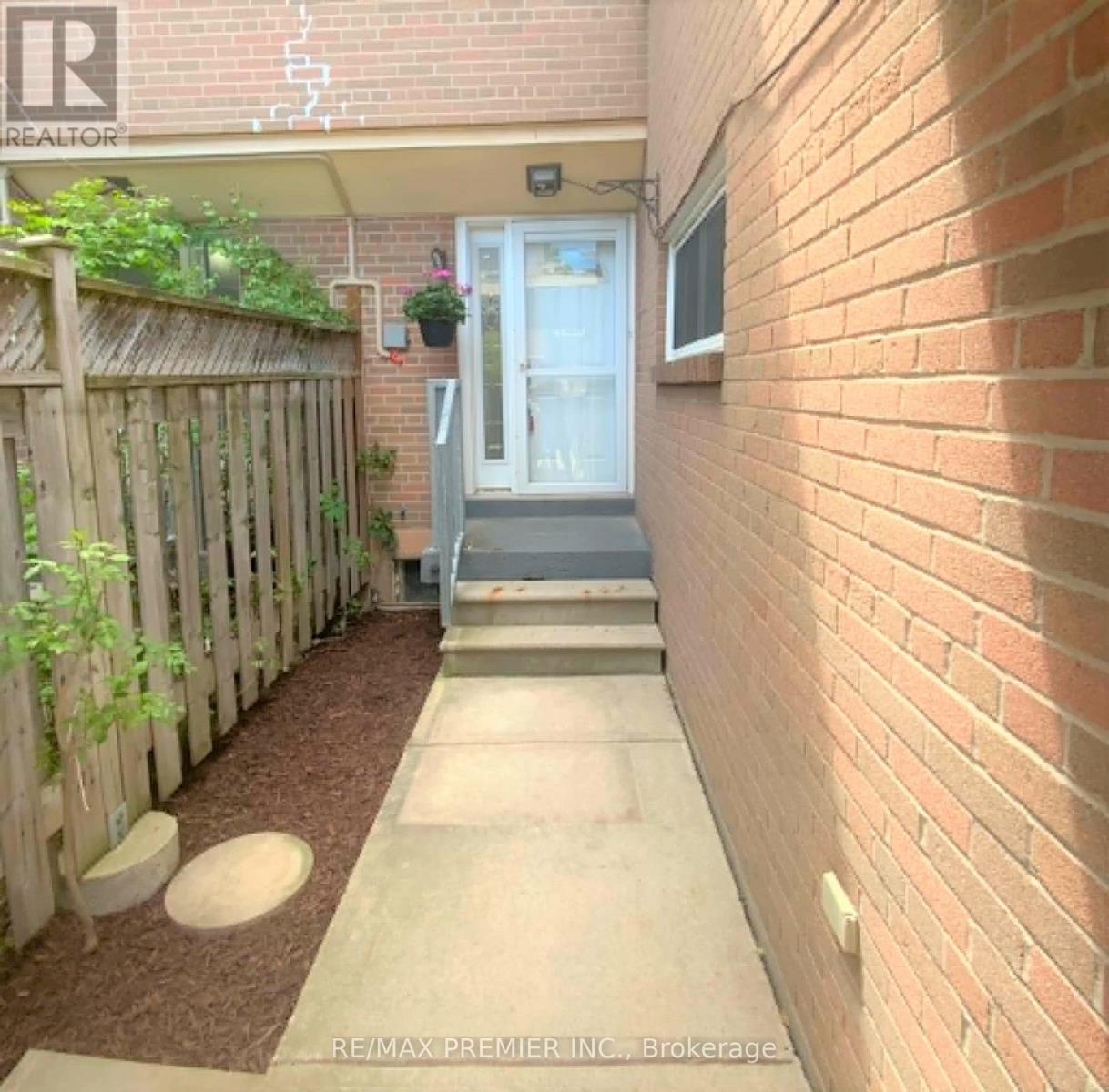 82 - 248 John Garland Boulevard, Toronto, Ontario  M9V 1N8 - Photo 2 - W13213596