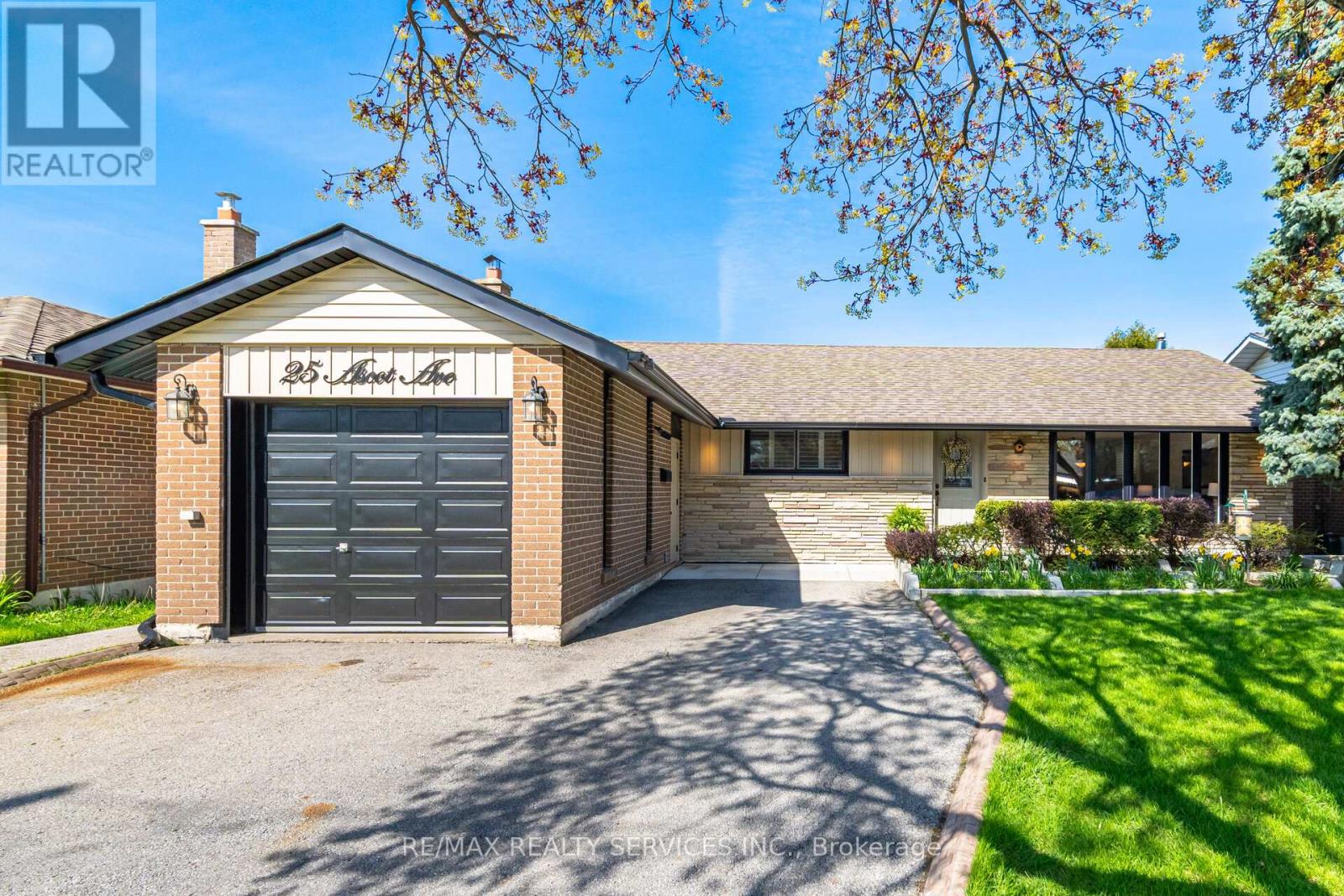 25 ASCOT AVENUE, Brampton, Ontario