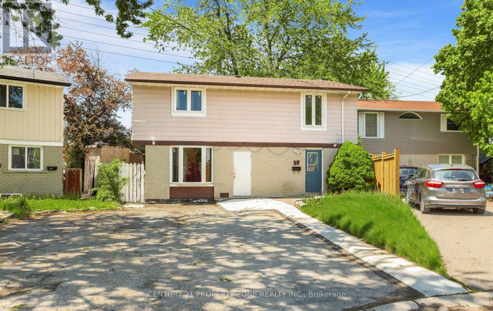 17 Hillbank Trail, Brampton, Ontario  L6S 1P6 - Photo 3 - W13213624