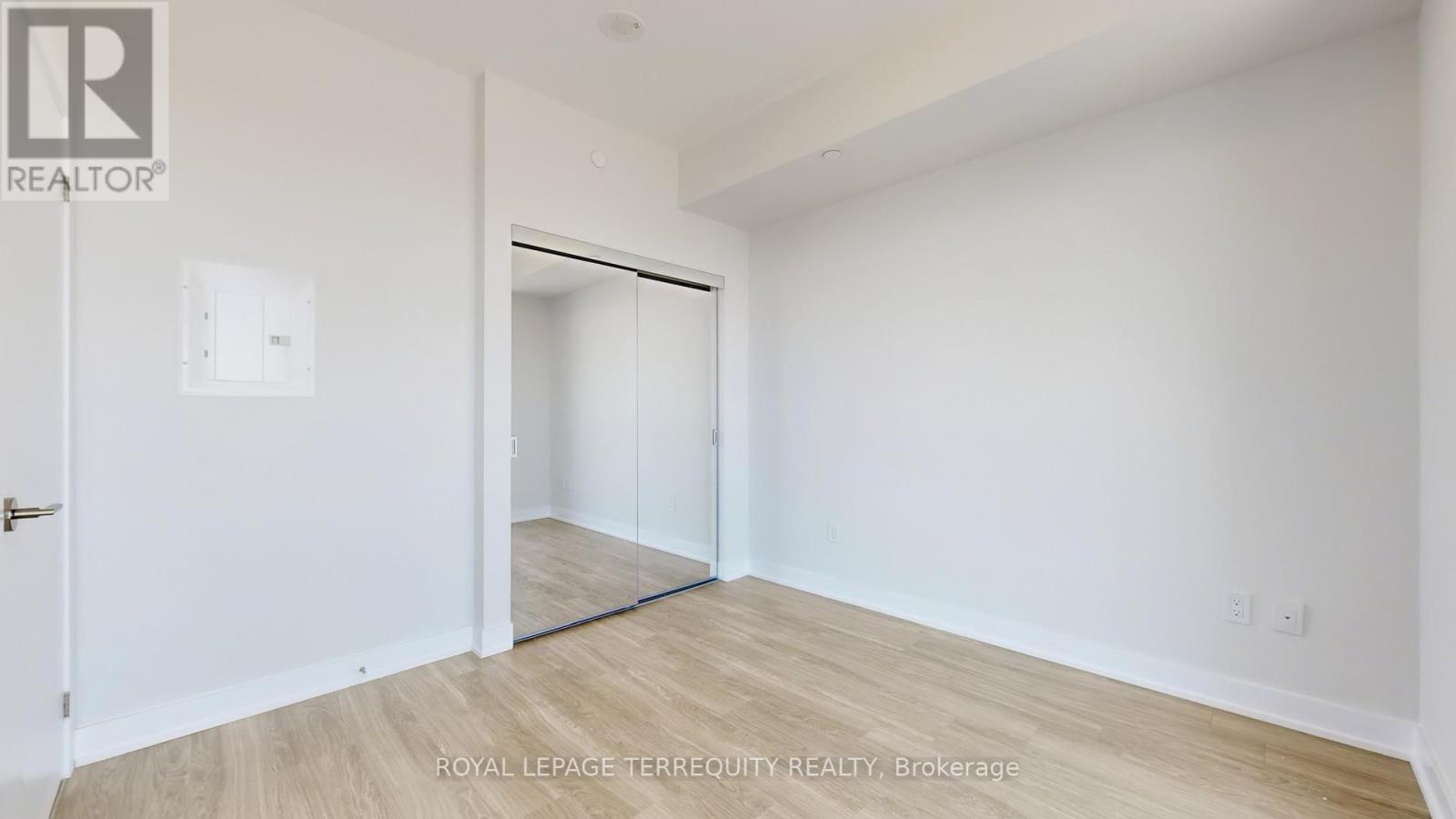 4502 - 430 Square One Drive, Mississauga, Ontario  L5B 0L6 - Photo 19 - W13213642