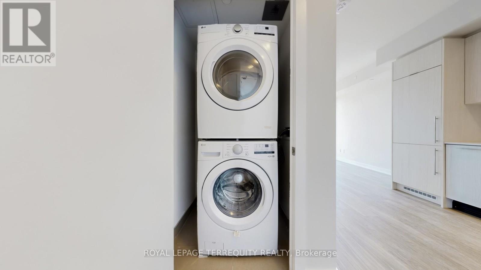 4502 - 430 Square One Drive, Mississauga, Ontario  L5B 0L6 - Photo 25 - W13213642