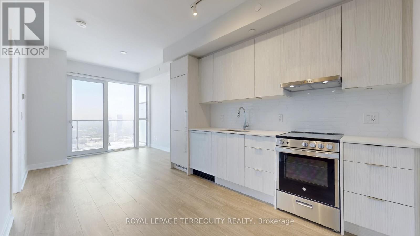 4502 - 430 Square One Drive, Mississauga, Ontario  L5B 0L6 - Photo 6 - W13213642