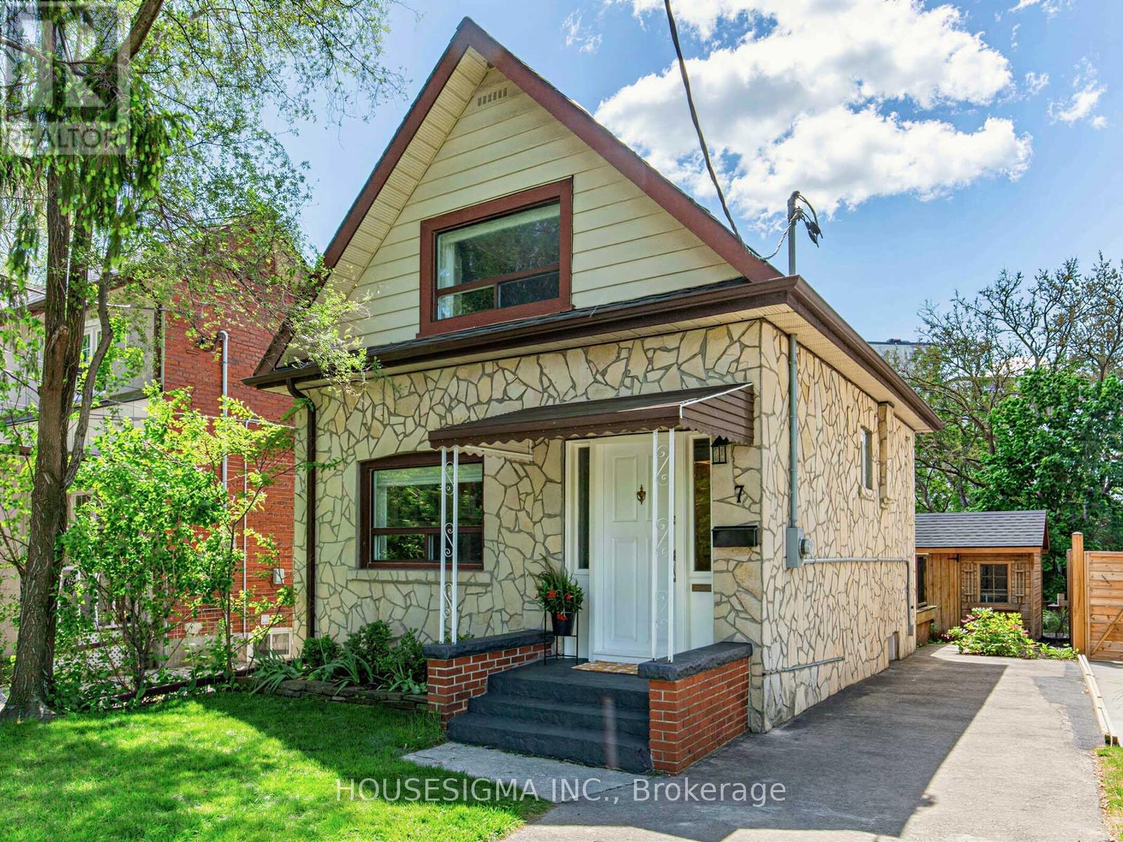 7 Humber Hill Avenue, Toronto, Ontario  M6S 4R9 - Photo 1 - W13213650