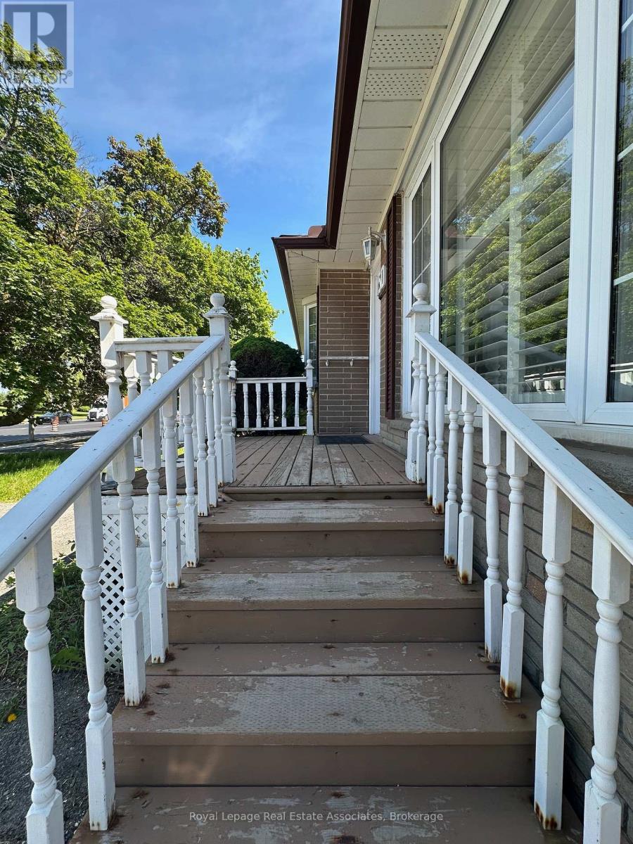 150 Ontario Street, Milton, Ontario  L9T 2M8 - Photo 2 - W13213684