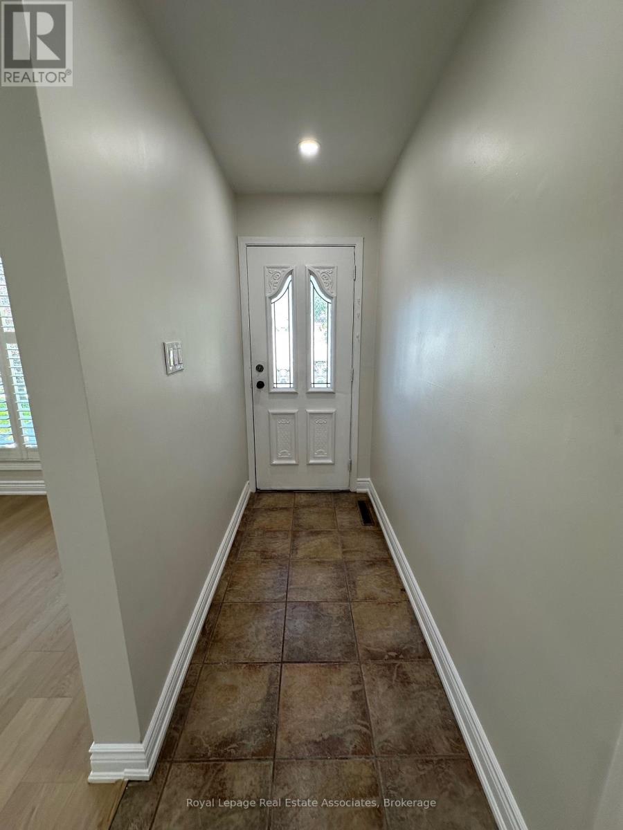 150 Ontario Street, Milton, Ontario  L9T 2M8 - Photo 4 - W13213684