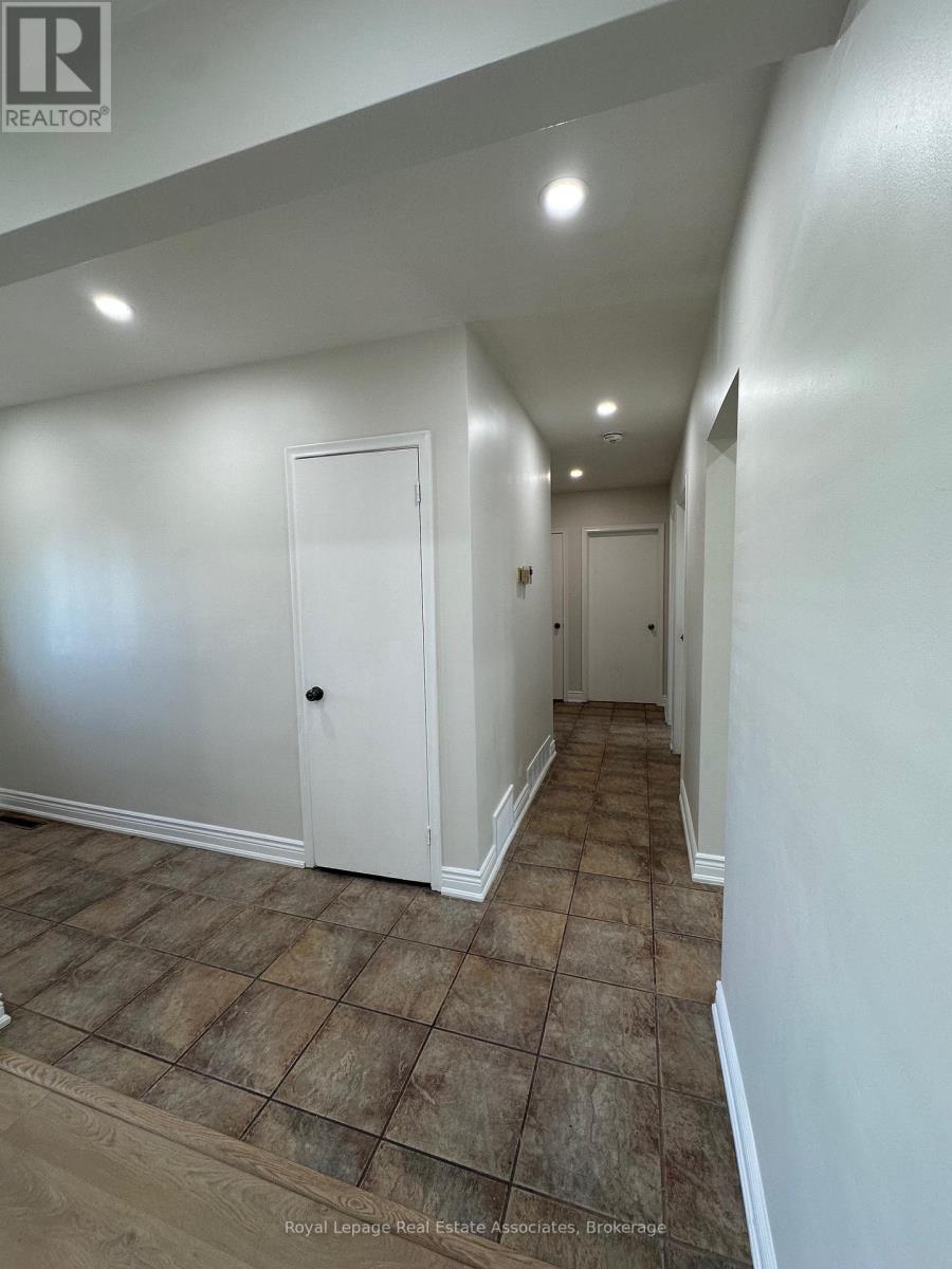 150 Ontario Street, Milton, Ontario  L9T 2M8 - Photo 5 - W13213684