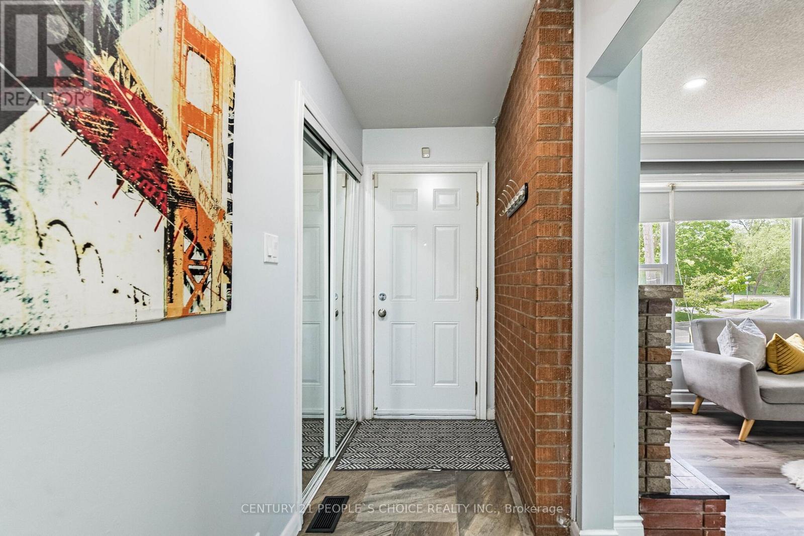 39 Meadowland Drive, Brampton, Ontario  L6W 2R5 - Photo 6 - W13213702