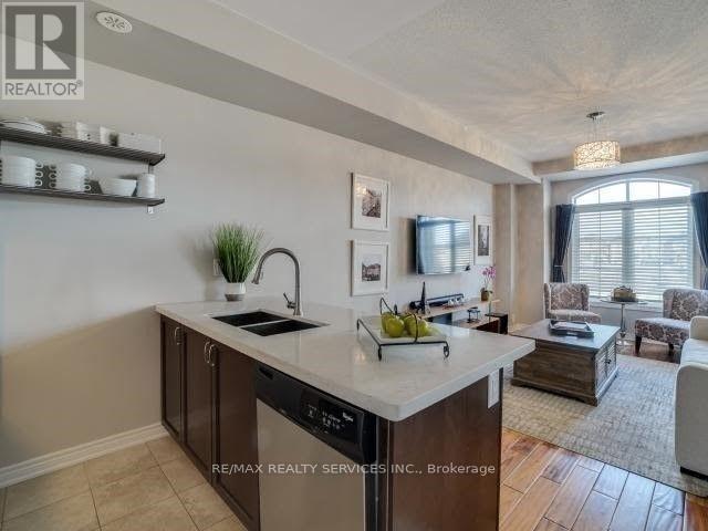 2558 Grand Oak Trail, Oakville, Ontario  L6M 0S4 - Photo 4 - W13213714