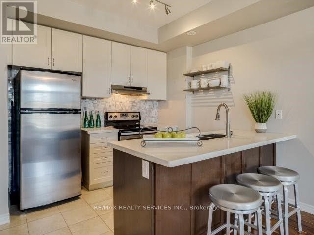 2558 Grand Oak Trail, Oakville, Ontario  L6M 0S4 - Photo 6 - W13213714