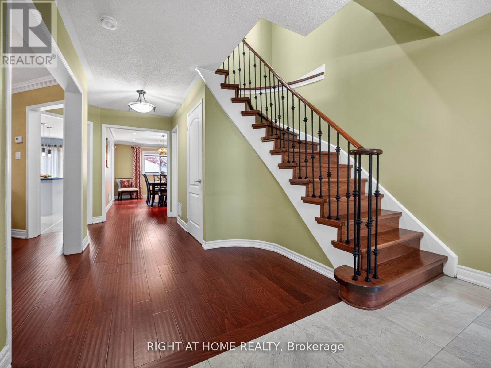 7068 Rosehurst Drive, Mississauga, Ontario  L5N 6Y8 - Photo 5 - W13213734