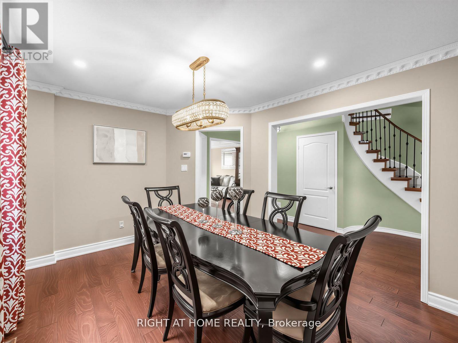 7068 Rosehurst Drive, Mississauga, Ontario  L5N 6Y8 - Photo 9 - W13213734