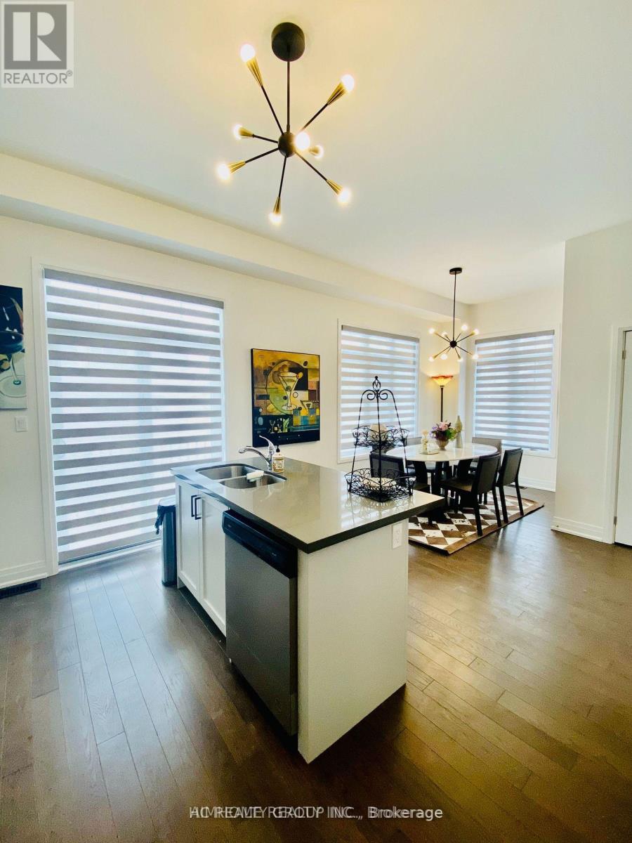 2130 Royal Gala Circle, Mississauga, Ontario  L4Y 1Z2 - Photo 4 - W13213796