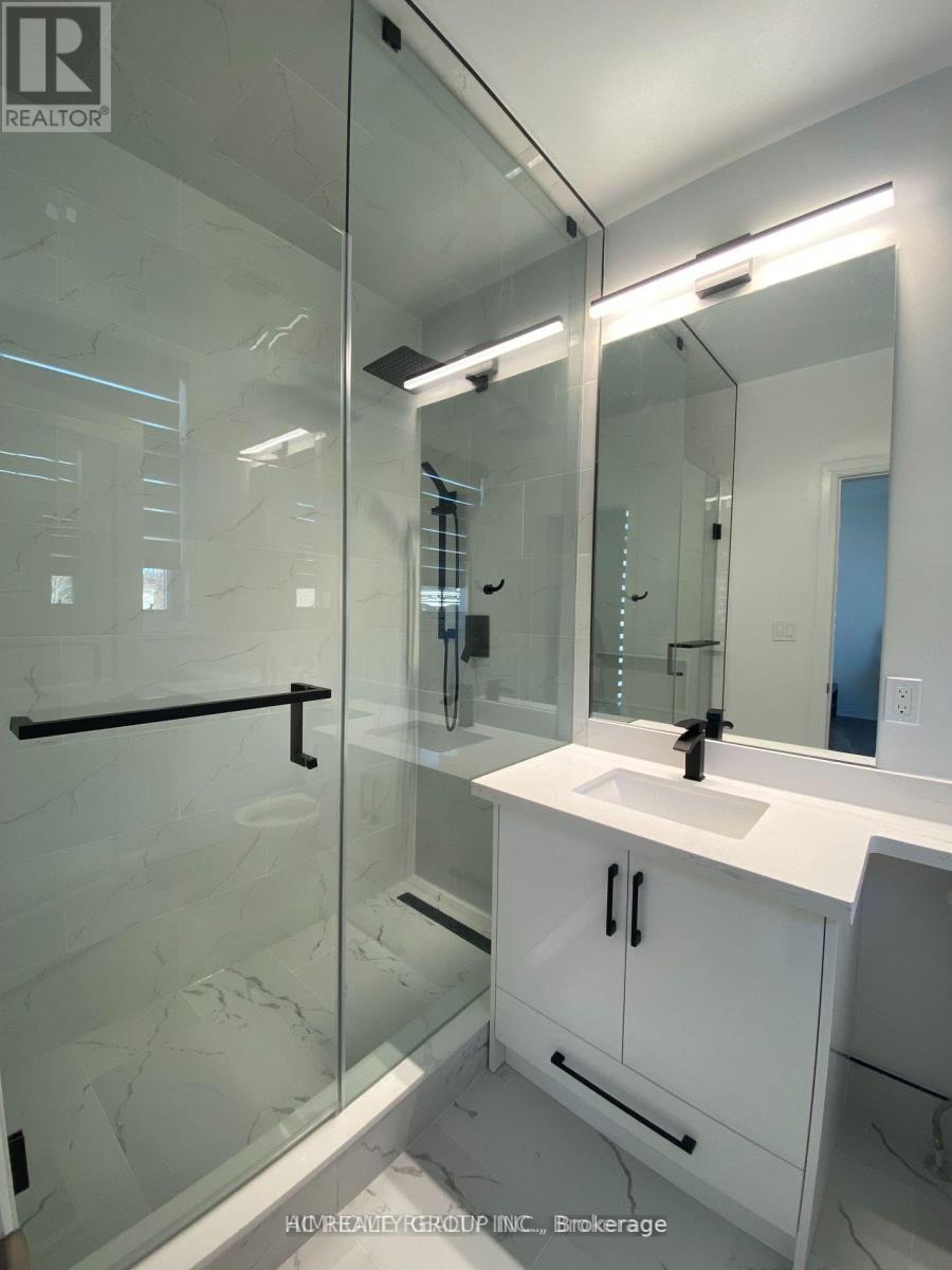 2130 Royal Gala Circle, Mississauga, Ontario  L4Y 1Z2 - Photo 7 - W13213796