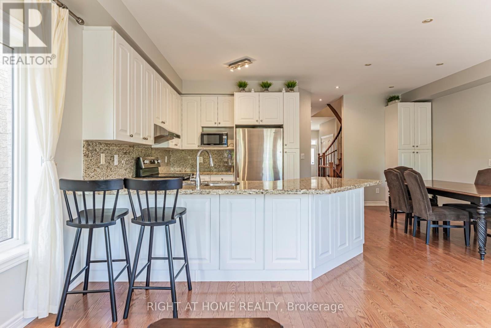 2409 Presquile Drive, Oakville, Ontario  L6H 0A7 - Photo 10 - W13213828