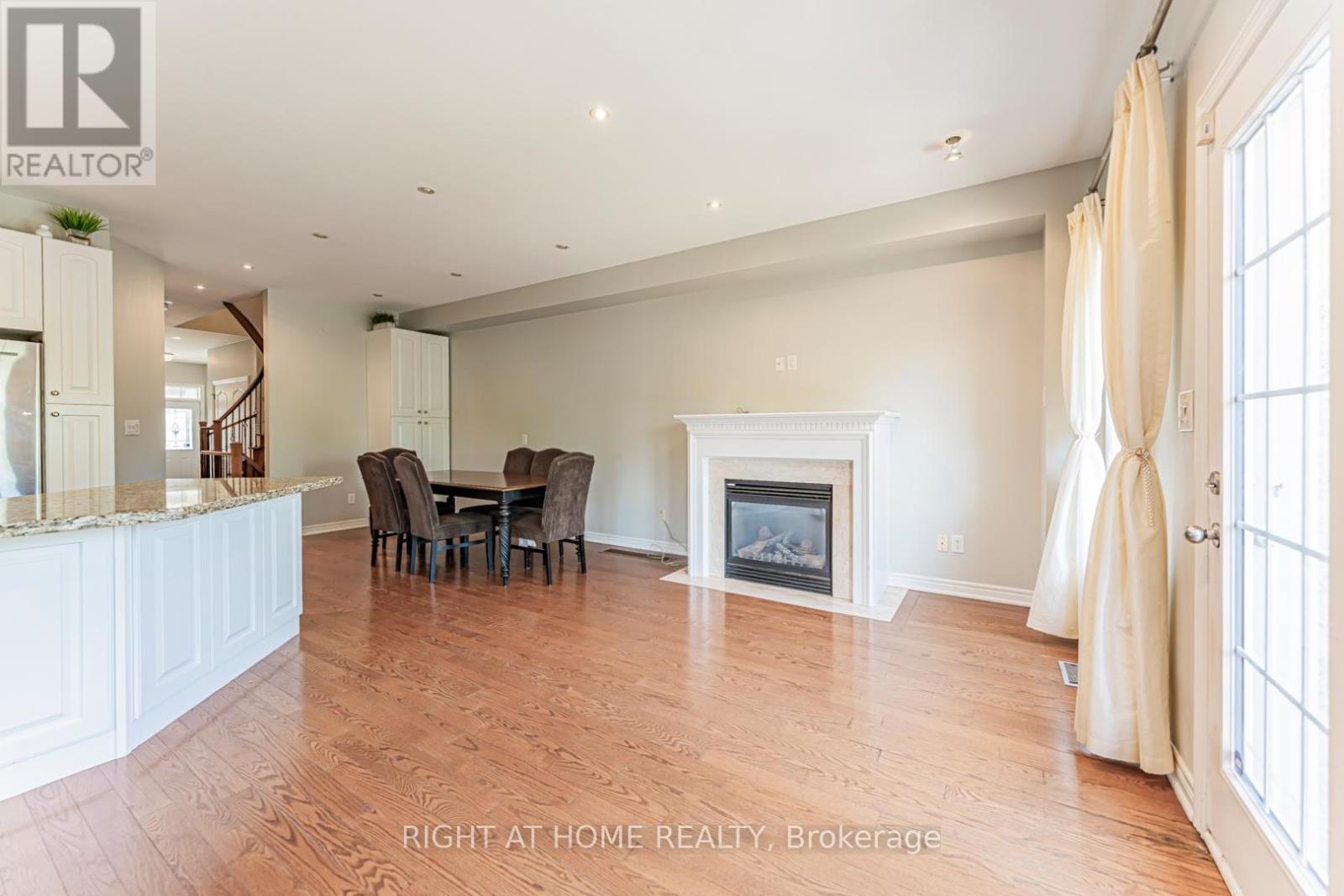 2409 Presquile Drive, Oakville, Ontario  L6H 0A7 - Photo 11 - W13213828
