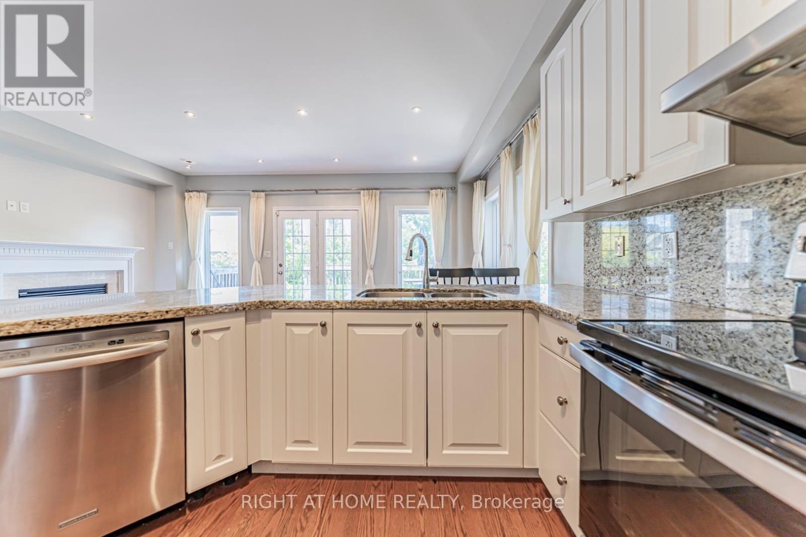 2409 Presquile Drive, Oakville, Ontario  L6H 0A7 - Photo 12 - W13213828