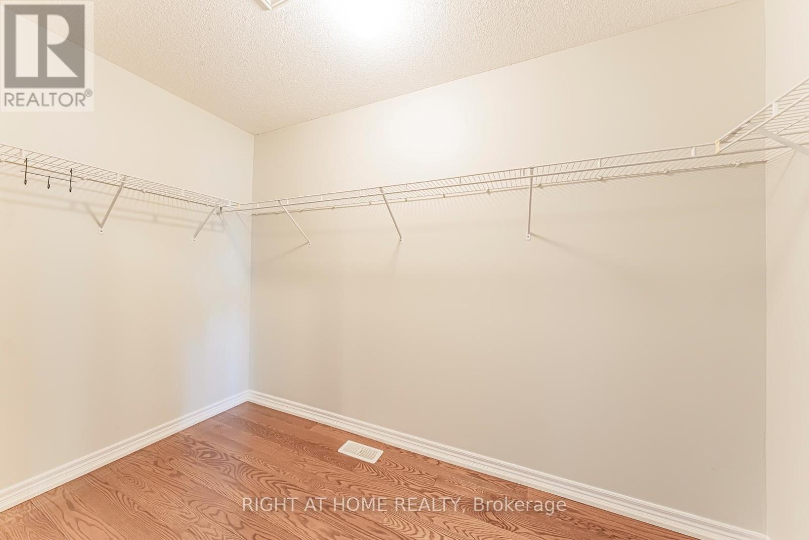 2409 Presquile Drive, Oakville, Ontario  L6H 0A7 - Photo 17 - W13213828