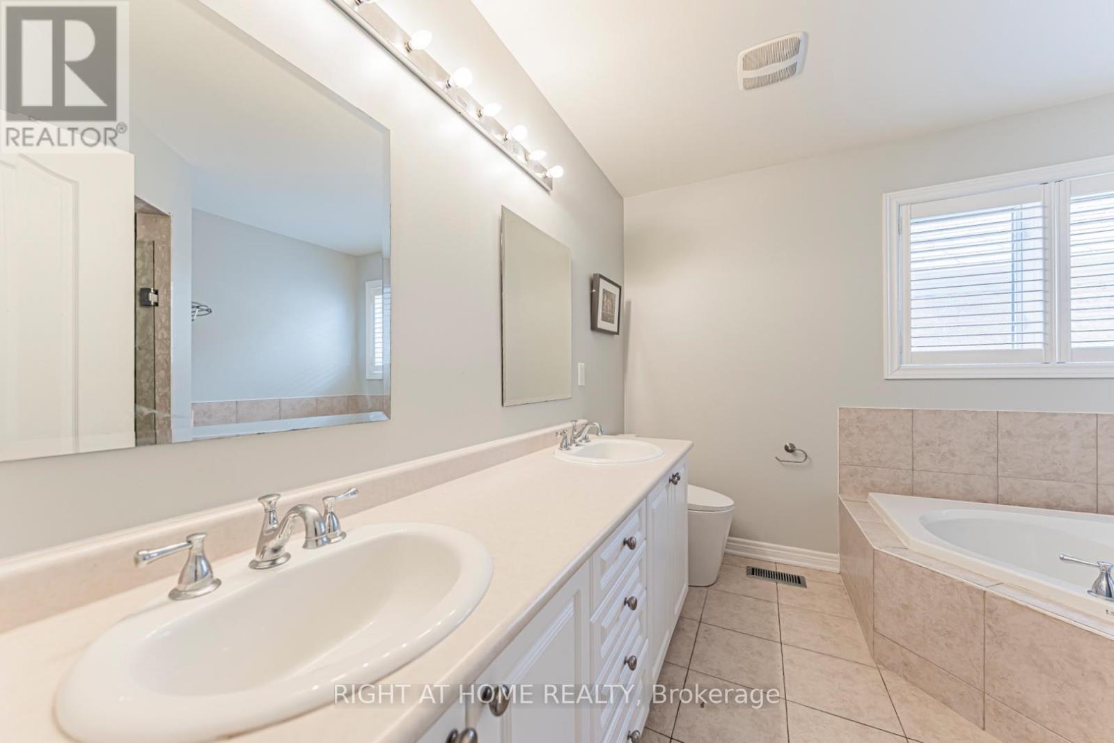 2409 Presquile Drive, Oakville, Ontario  L6H 0A7 - Photo 19 - W13213828