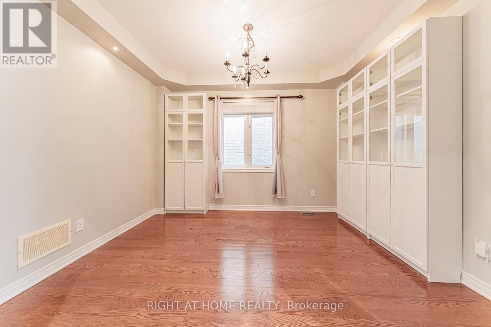 2409 Presquile Drive, Oakville, Ontario  L6H 0A7 - Photo 4 - W13213828