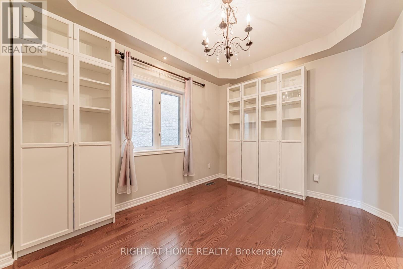 2409 Presquile Drive, Oakville, Ontario  L6H 0A7 - Photo 5 - W13213828