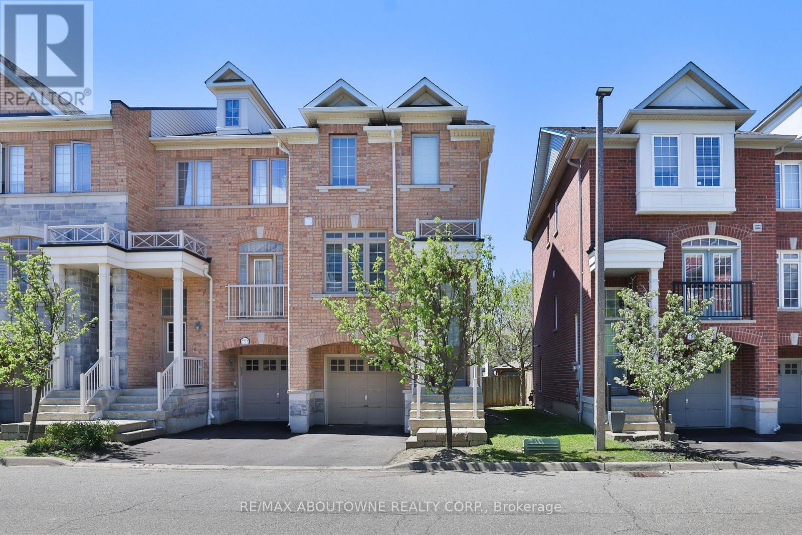 7214 Triumph Lane, Mississauga, Ontario  L5N 0C5 - Photo 2 - W13213840