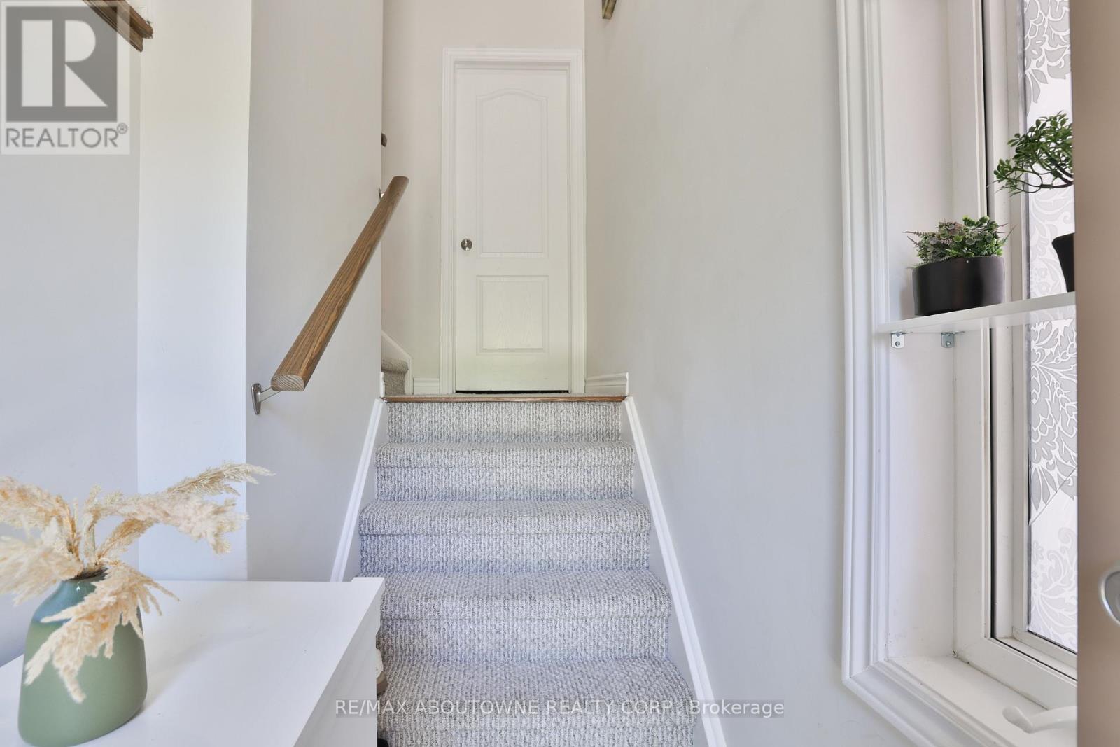 7214 Triumph Lane, Mississauga, Ontario  L5N 0C5 - Photo 5 - W13213840