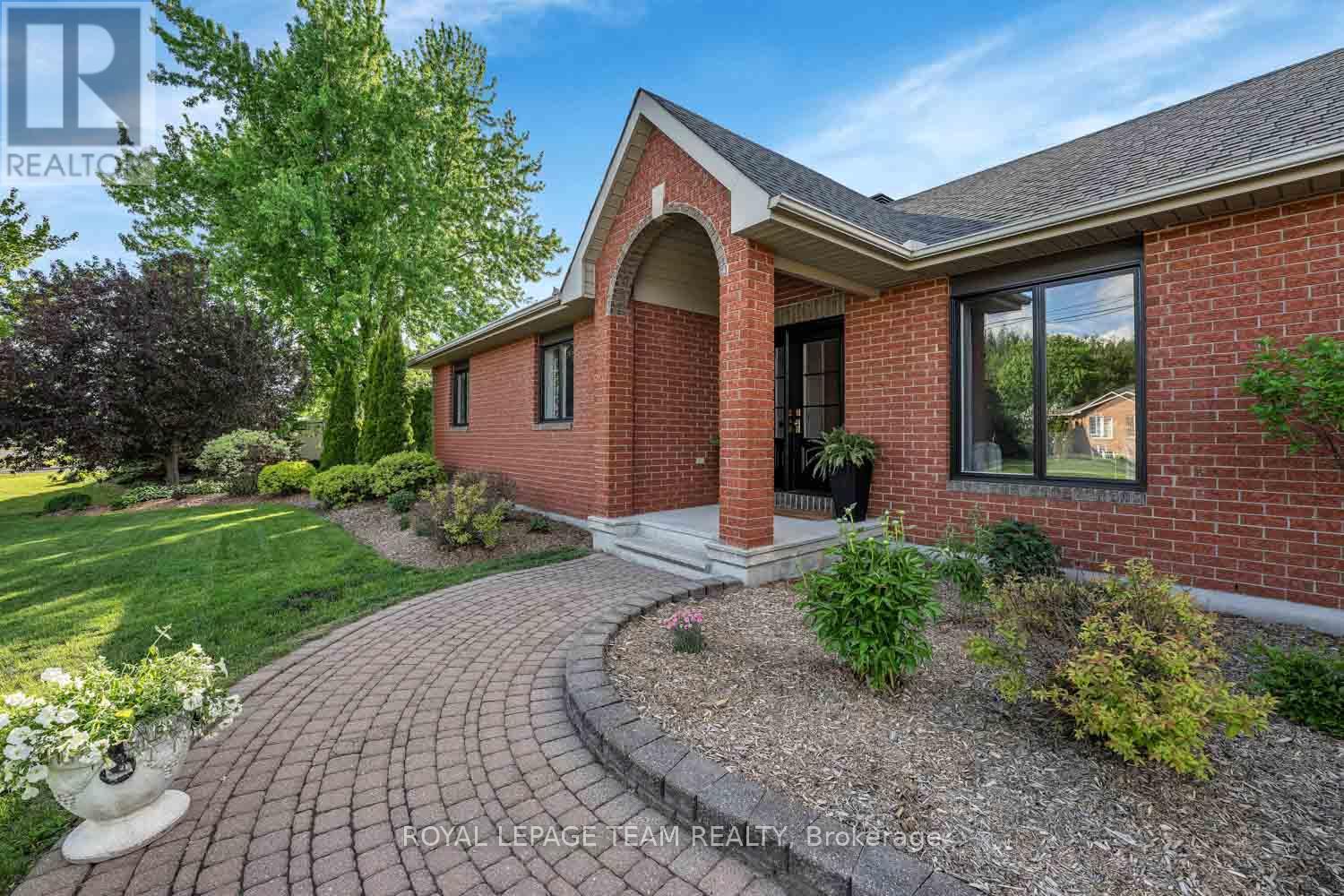 6567 Courtland Grove Crescent, Ottawa, Ontario K4P 1G5 - Photo 2 - X13213972