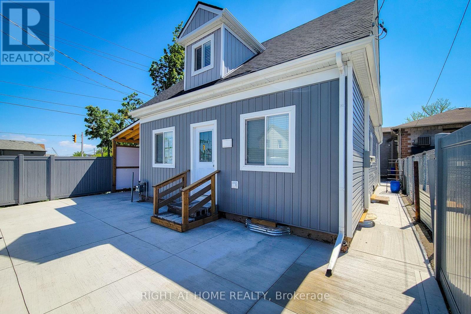 78 Hillyard Street, Hamilton, Ontario  L8L 6B4 - Photo 2 - X13213692
