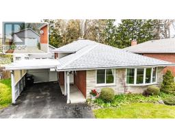 18 QUEENSTON CRESCENT, Kitchener, Ontario