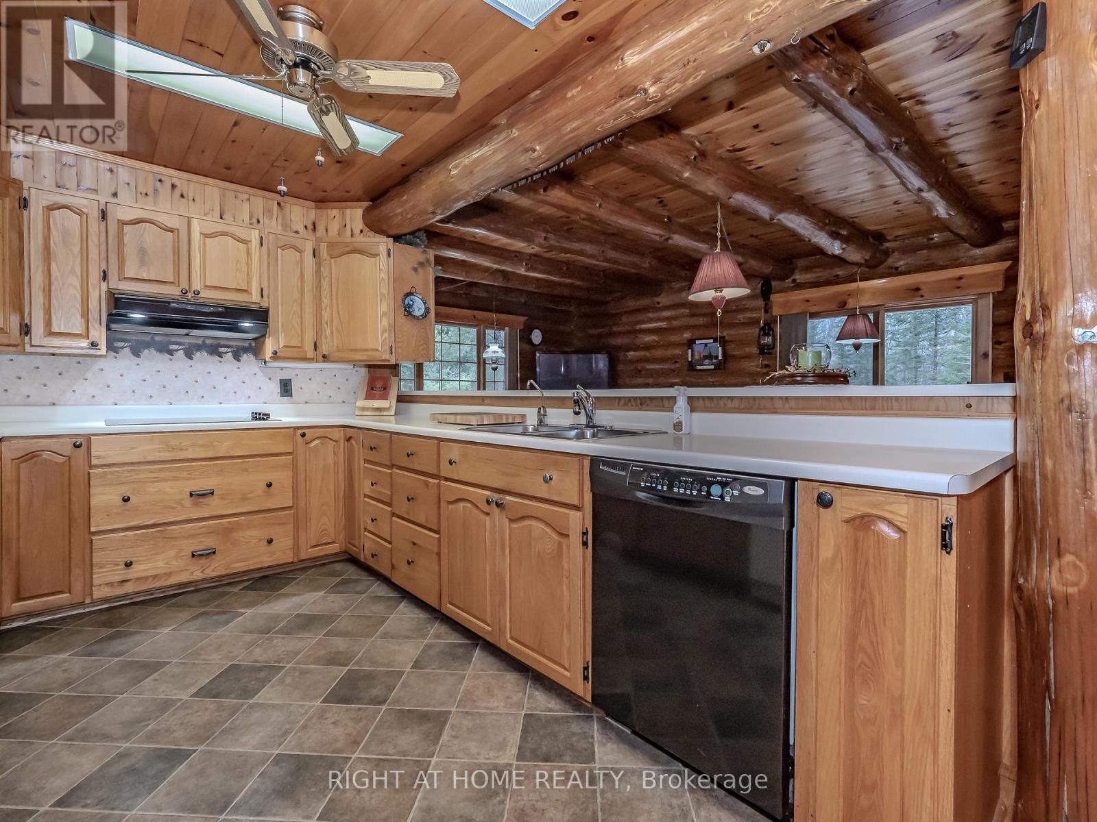 1696 Highway 118 E, Bracebridge, Ontario  P1L 1X1 - Photo 10 - X13213836