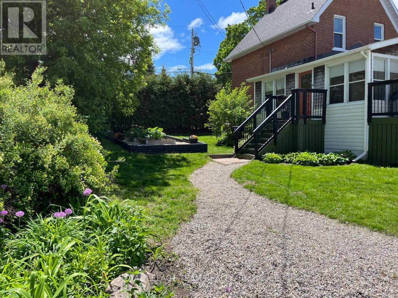 238 Park Avenue, Carleton Place, Ontario K7C 2G6 - Photo 4 - X12943398