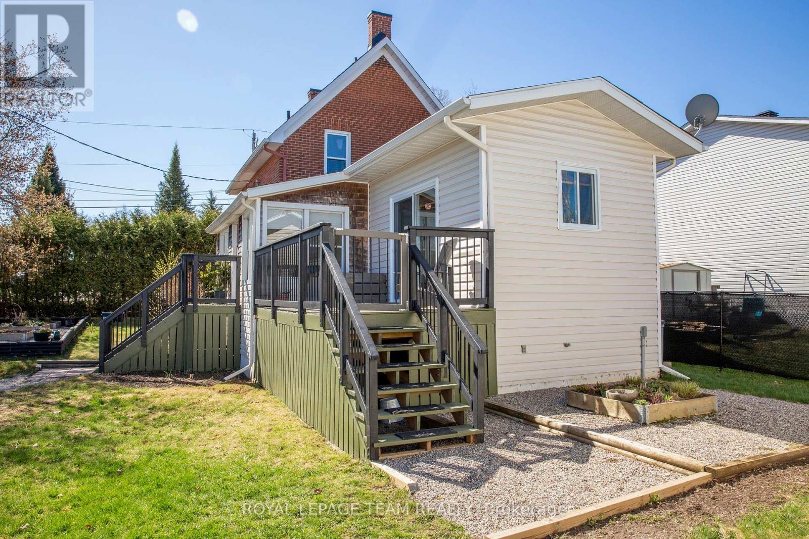 238 Park Avenue, Carleton Place, Ontario K7C 2G6 - Photo 5 - X12943398