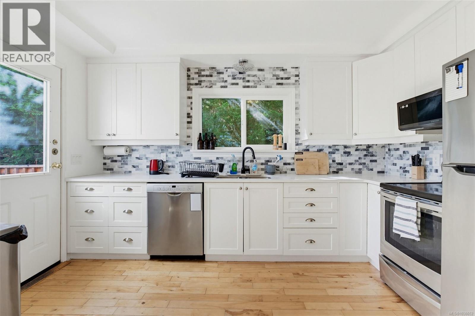 1161 Clovelly Terr, Saanich, British Columbia  V8P 1V7 - Photo 11 - 1038652