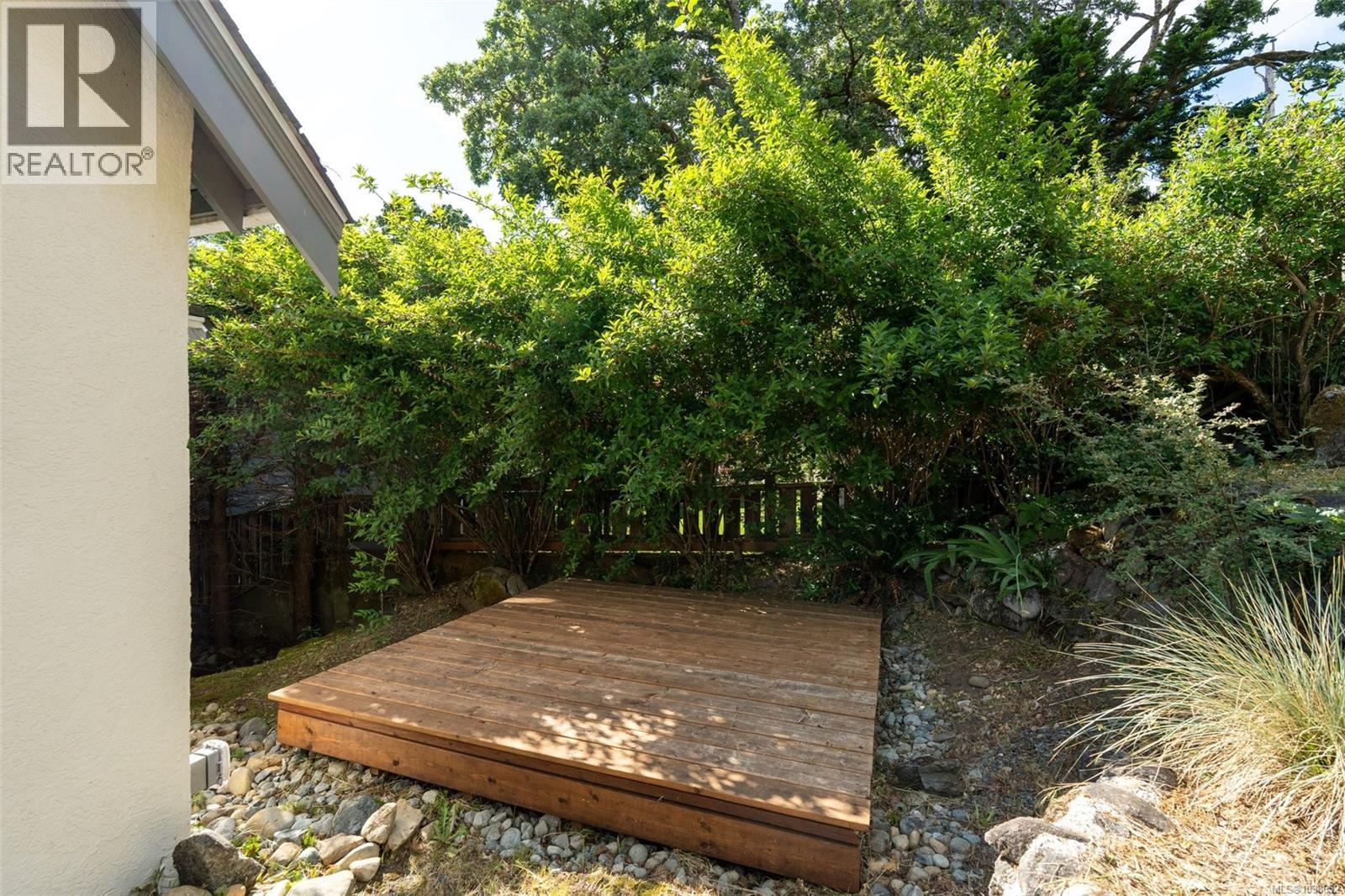 1161 Clovelly Terr, Saanich, British Columbia  V8P 1V7 - Photo 40 - 1038652
