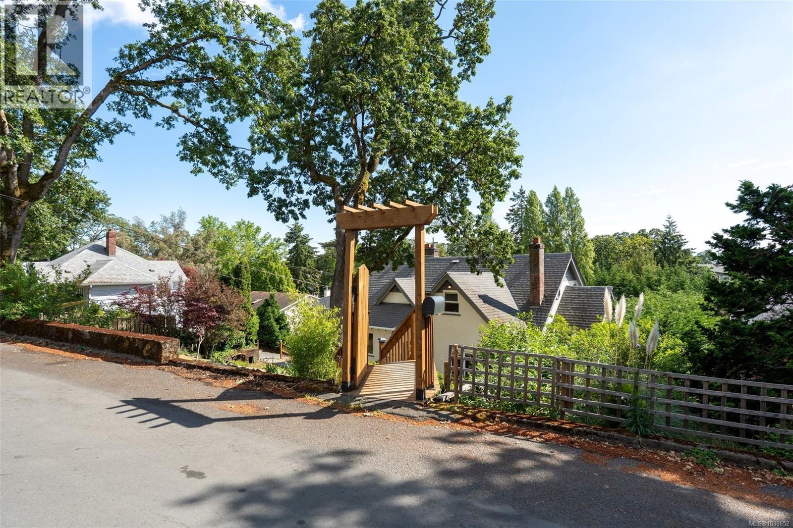 1161 Clovelly Terr, Saanich, British Columbia  V8P 1V7 - Photo 41 - 1038652
