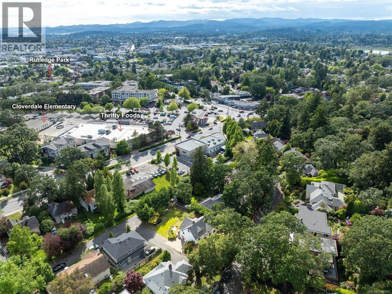 1161 Clovelly Terr, Saanich, British Columbia  V8P 1V7 - Photo 52 - 1038652