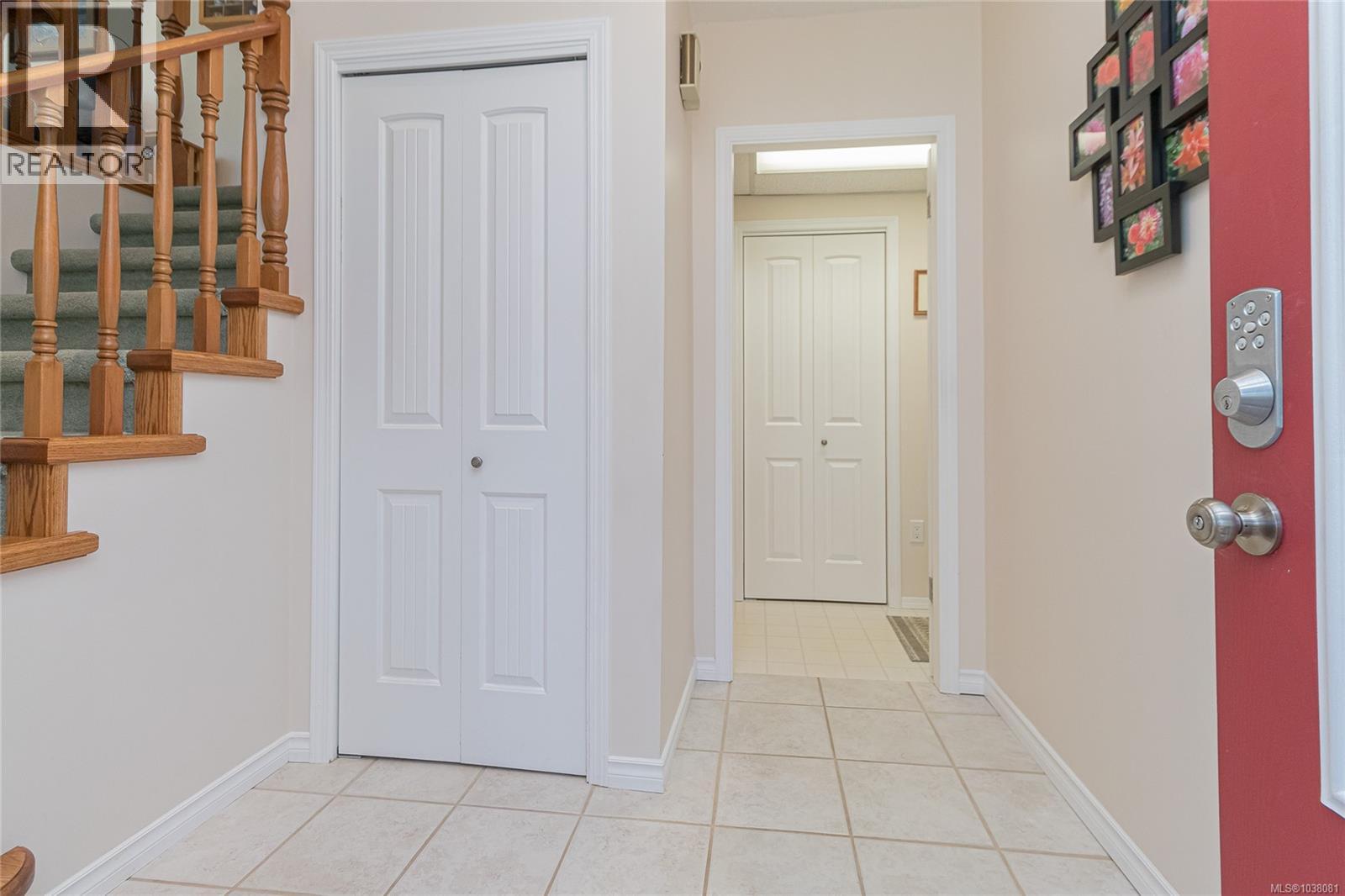 544 Riel Pl W, Saanich, British Columbia  V8Z 2J1 - Photo 4 - 1038081