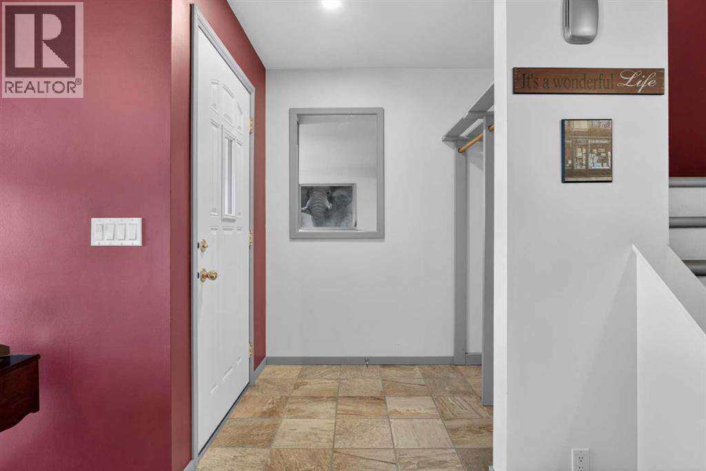 23 Bermuda Place Nw, Calgary, Alberta  T3K 1H4 - Photo 8 - A2311102
