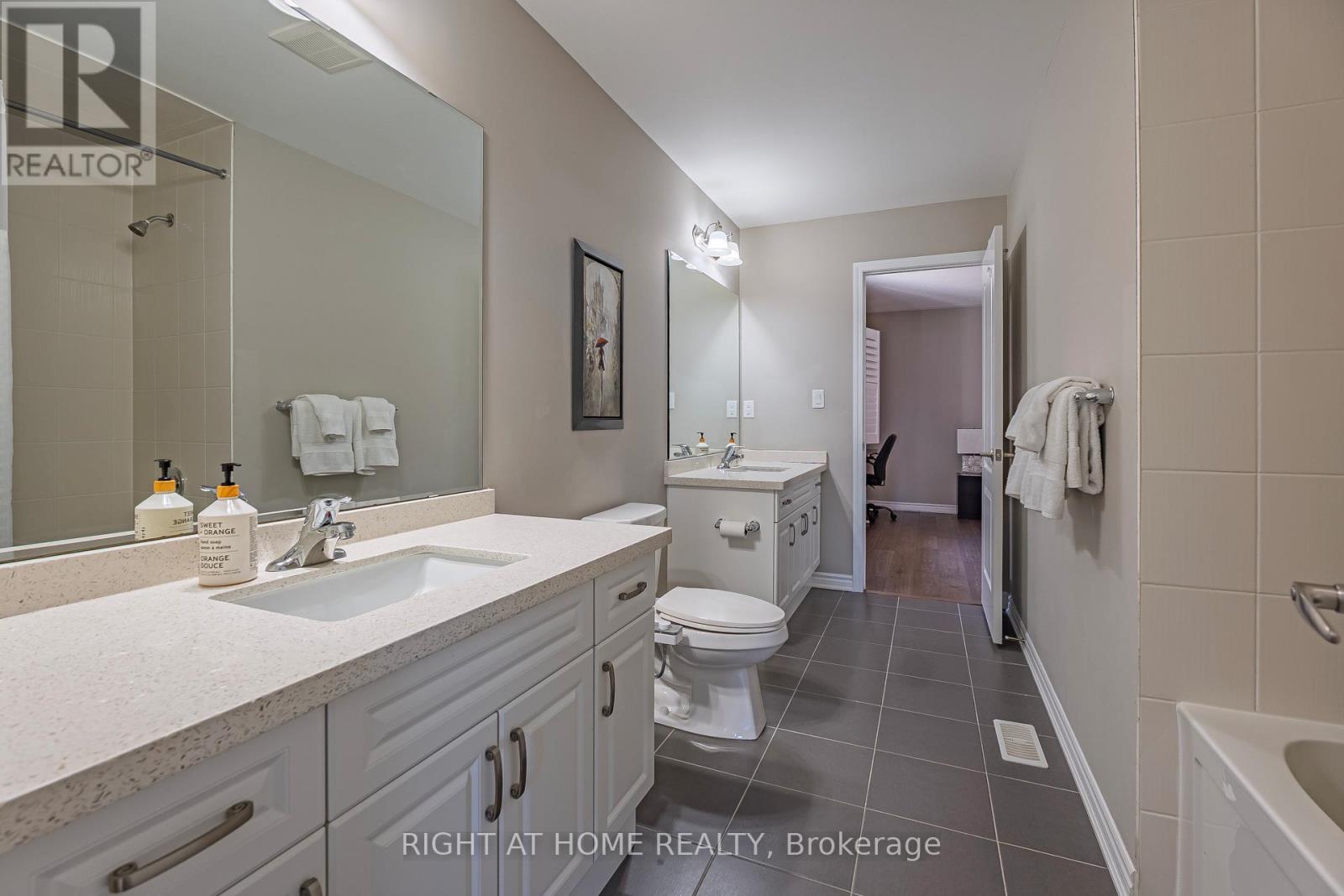 1056 Foxtail Crescent, Pickering, Ontario  L1X 0E7 - Photo 24 - E13213846