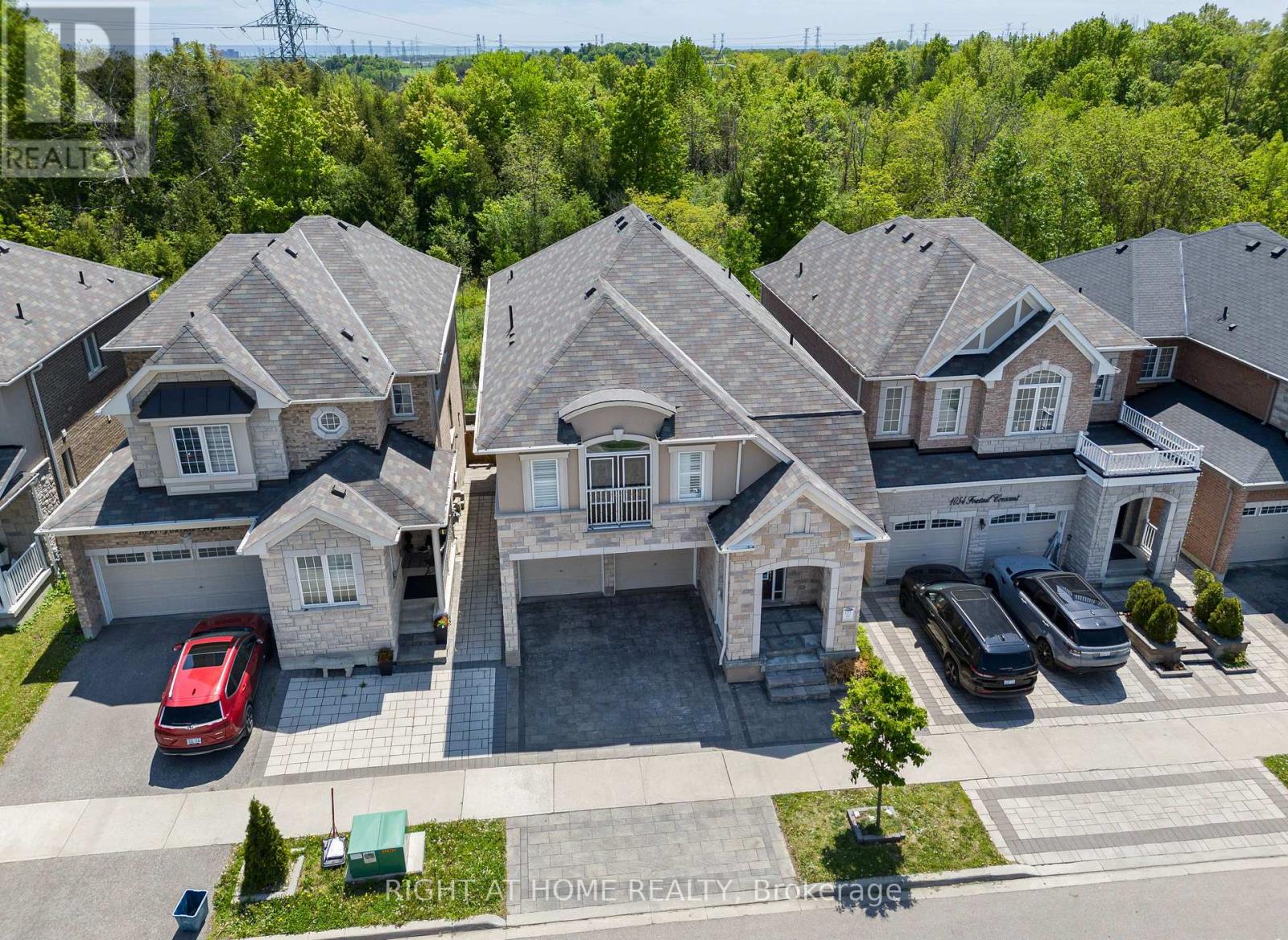 1056 Foxtail Crescent, Pickering, Ontario  L1X 0E7 - Photo 3 - E13213846