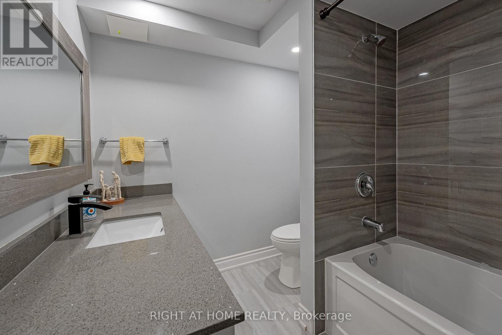 1056 Foxtail Crescent, Pickering, Ontario  L1X 0E7 - Photo 37 - E13213846