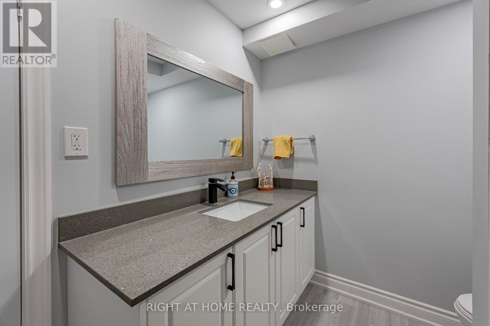 1056 Foxtail Crescent, Pickering, Ontario  L1X 0E7 - Photo 38 - E13213846