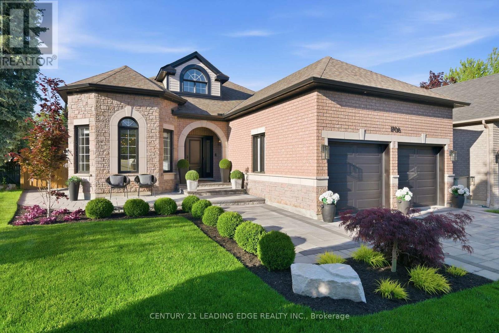 1706 Maple Hill Court, Pickering, Ontario  L1X 2T4 - Photo 2 - E13213948