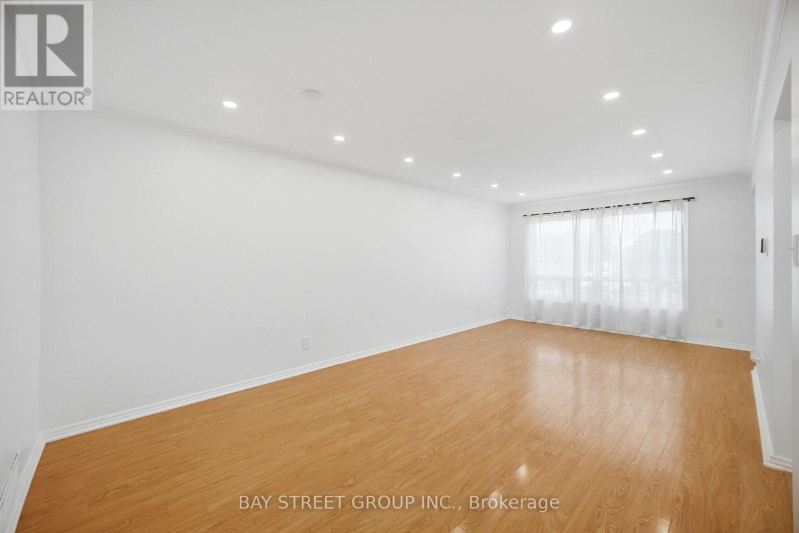 44 Duncanwoods Drive, Toronto, Ontario  M9L 2C4 - Photo 4 - W13212048