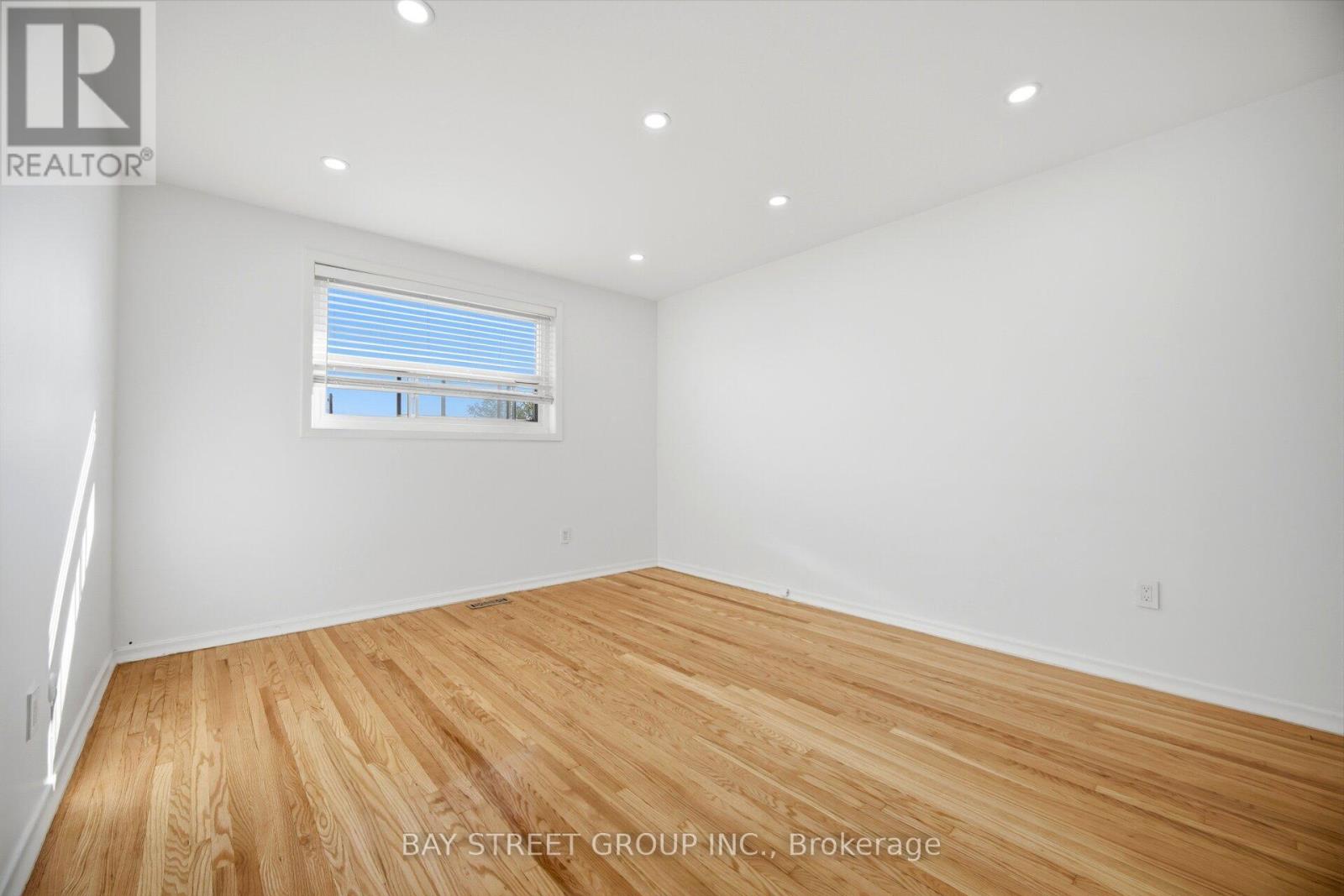 44 Duncanwoods Drive, Toronto, Ontario  M9L 2C4 - Photo 6 - W13212048