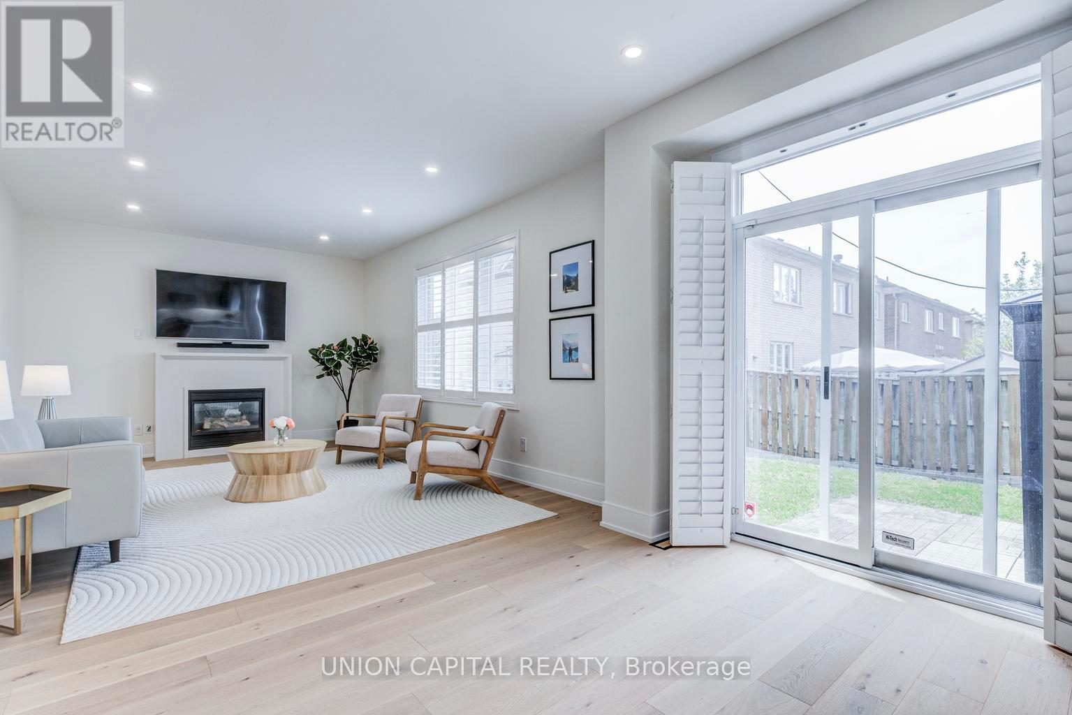 69 Southbrook Crescent, Markham, Ontario  L6C 2H6 - Photo 17 - N13213872