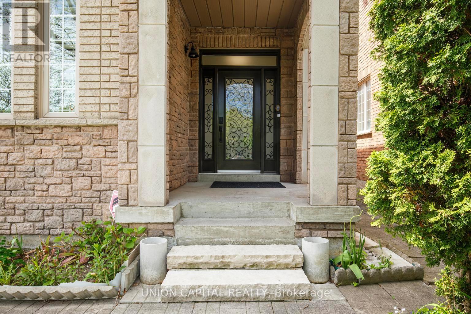 69 Southbrook Crescent, Markham, Ontario  L6C 2H6 - Photo 2 - N13213872